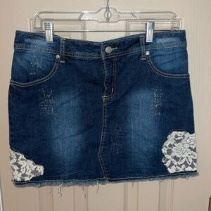 Venus Lace Accent Denim Mini Skirt medium wash size 8